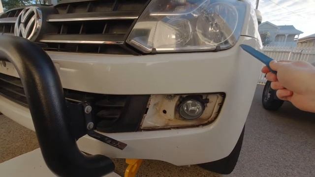 VW Amarok - Removing the Front Bumper смотреть онлайн