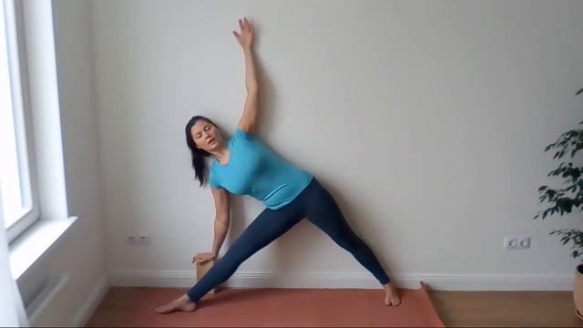 Онлайн-тренировка YOGA с Кариной Абаевой / 3 апреля 2020 / X-Fit смотреть онлайн