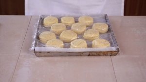 BOMBOLONI ALLA CREMA Ricetta Facile - Custard Filled Donuts Easy recipe