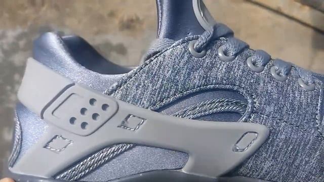 Серые кроссовки аналог найк хуарачи смотреть онлайн