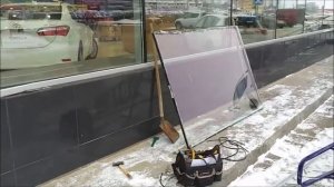 Замена стеклопакета с закаленными стеклами в алюминиевом фасаде