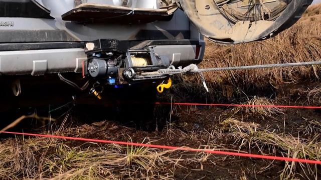 вытаскиваем паджеру за рычаги - правильный вектор, точка крепления троса , распределение нагрузк смотреть онлайн