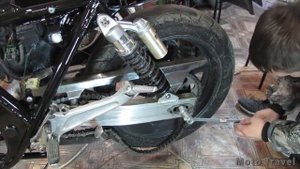 HONDA CB 400 к сезону. Третья часть. Замена, амортизаторов, резины, покраска рамы.