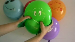 5 шариков с водой Учим цвета вместе с шариками Лопаем шарики с водой