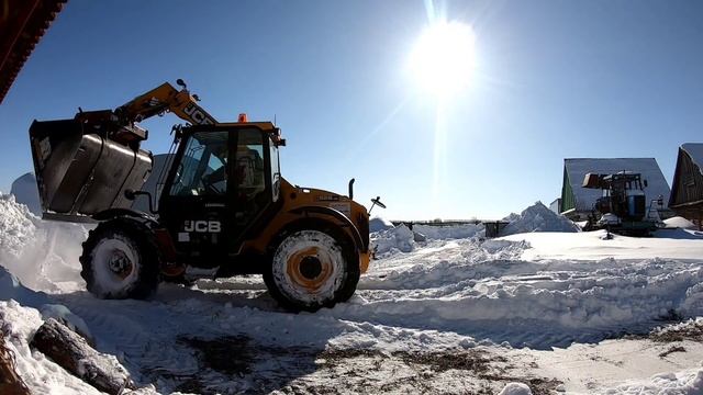 Чистка снега. Будни тракториста. JCB чистит снег. Зима 2021. Завалило снегом. смотреть онлайн