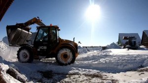 Чистка снега. Будни тракториста. JCB чистит снег. Зима 2021. Завалило снегом.
