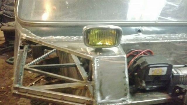 Самодельный гусеничный вездеход из деталей ВАЗ созданный @Александр Бусыгин смотреть онлайн