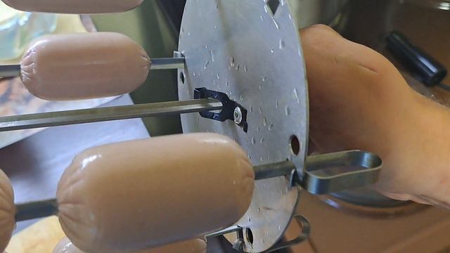 Сардельки на вертеле в духовке смотреть онлайн