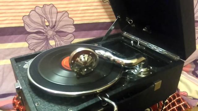 Дефектная долгоиграющая пластинка 78 на патефоне смотреть онлайн