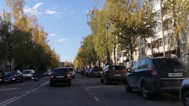 По центральным улицам города. Хорошая осень Великие Луки.Берегите и цените всё, что вас окружает! смотреть онлайн