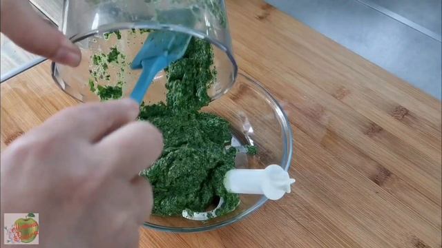 Весенний зелёный суп с зелёными клёцками