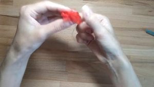 как сделать розочки из капроновой ленты/ Розочки из летн своими руками