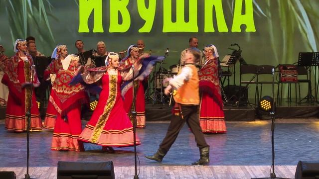 Ансамбль ивушка песни. Танцевальный коллектив ивушка. Ансамбль ивушка тамбов. Поповичев ивушка тамбов. Ансамбль русской народной песни.