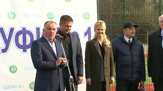 В Пятихатках открыли футбольное поле с искусственным покрытием, теннисный корт и воркаут смотреть онлайн