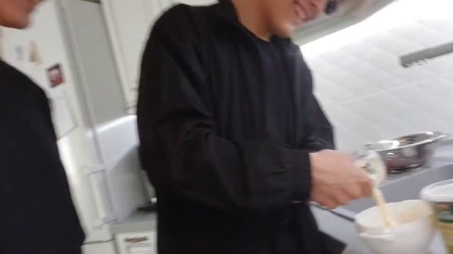 VLOG: Парни.Net - готовим шаурму после концерта малышам смотреть онлайн