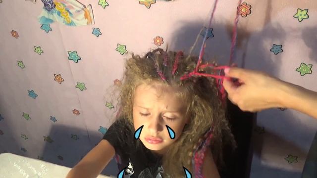 Расплетаем Африканские косички. Новый способ от папы.Видео для детей African braids unravel смотреть онлайн