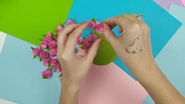 ЦВЕТЫ из тонкой гофрированной бумаги / Как сделать ЦВЕТЫ своими руками/ИдейкиЗаКопейки