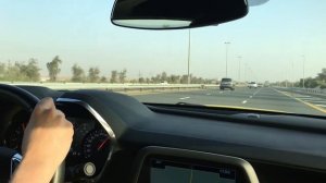 Разгон Chevrolet Camaro 2018 3.6 на трассе в Дубае, чуть не попал на штраф