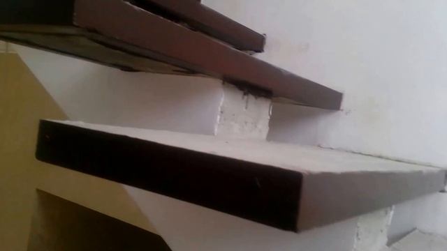 Полувинтовая лестница в доме