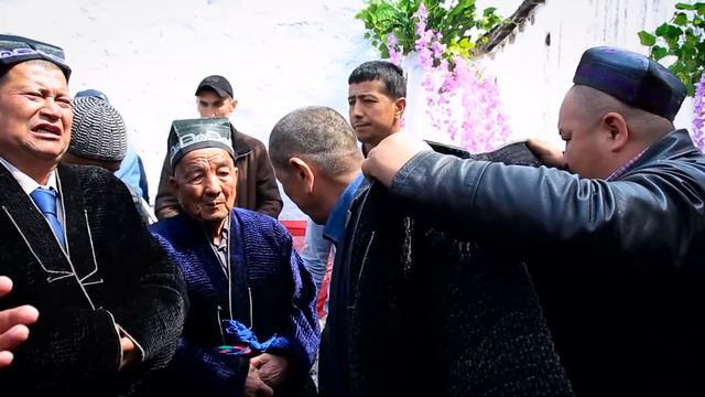 УЗБЕК БЛОГЕР ЧИДОЛМАЙ БОР ХАКИКАТНИ АЙТДИ....ЮТУБ ПОРТЛАДИ