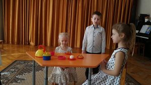 С. Михалков "Про девочку, которая плохо кушала"