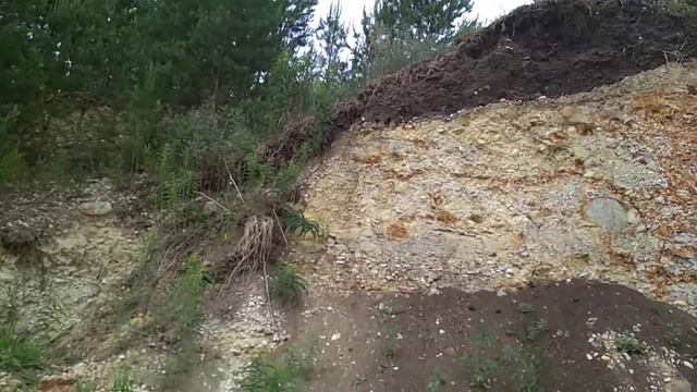 Чернозем толщиной метр в карьере  на вершине горы Боханский район