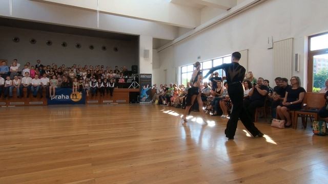 Taneční přehlídka Tanečního klubu SPARTA PRAHA 2019 - Martin a Sára - Samba смотреть онлайн