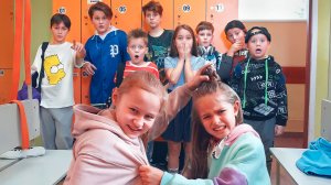 НОВЕНЬКАЯ В ШКОЛЕ! СОФИ В ЯРОСТИ УСТРОИЛА РАЗБОРКИ! PRO ШКОЛУ 1серия