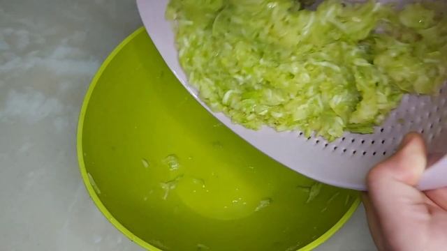 Оладьи из кабачков / Zucchini fritters смотреть онлайн