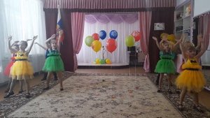 Вокально-хореографическая композиция Чудо-детство исполняет ансамбль Радуга МБДОУДС № 7 г.Кузнецка