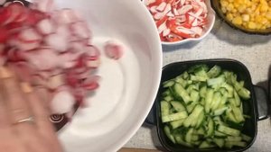 Салат из редиски и крабовых палочек