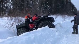 Преодоление заснеженных обочин: Медведь и вездеход Саныча