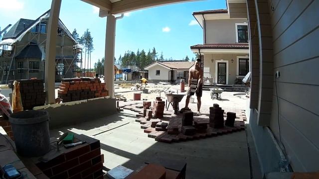 Ландшафтный дизайн СПб. Укладка брусчатки ёлочкой смотреть онлайн