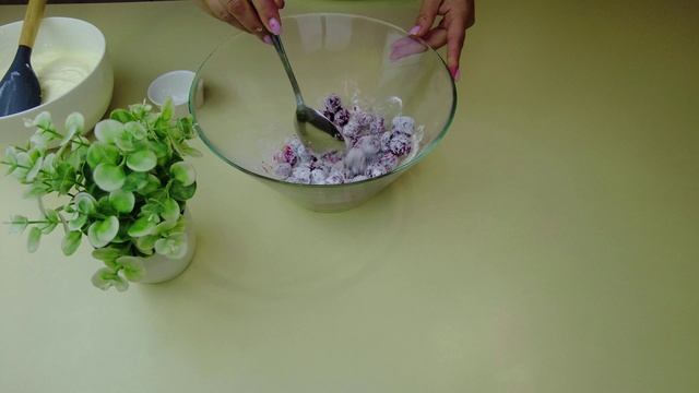 Пирог из песочного теста с творогом и вишней. Быстро, просто и очень вкусно!