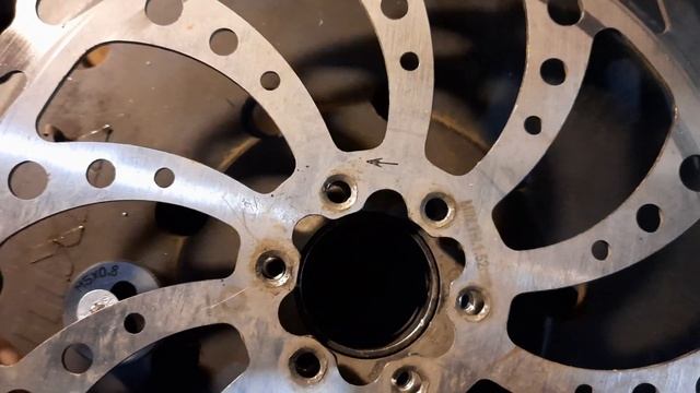 Нарезаем резьбу под тормозной ротор на мотор-колесе