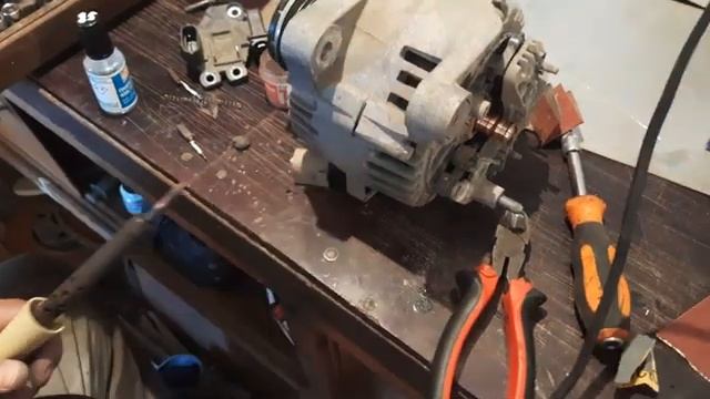 КАК ЗАМЕНИТЬ САМОМУ ЩЕТКИ ГЕНЕРАТОРА НА КИА ОПТИМА смотреть онлайн