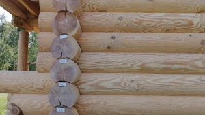 Пескоструйная очистка оцилиндрованного бревна