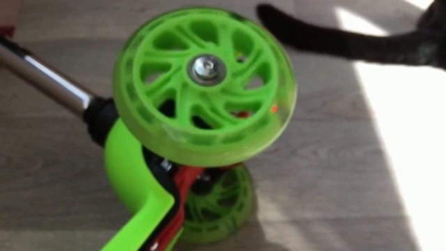 Светящиеся колеса у самоката! смотреть онлайн