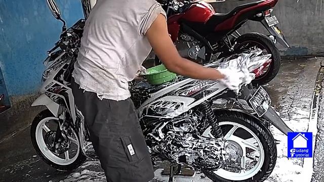 Tutorial Cara Mencuci Motor Yang Baik dan Benar смотреть онлайн
