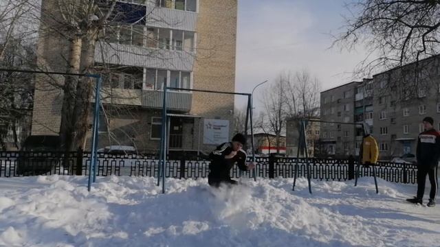 VLOG#4 | ДВОЙНОЕ САЛЬТО С ТУРНИКА | СОРВАЛ МОЗОЛЬ | ТРЕНЯ С ДРУЗЬЯМИ смотреть онлайн