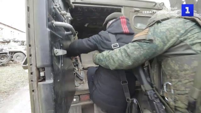 Российские военные оказывают медпомощь мирным жителям города Изюм