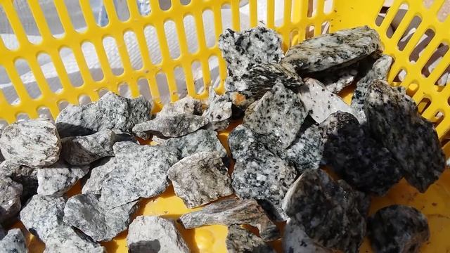 Крошка мраморная, крошка гранитная, крошка песчаная.