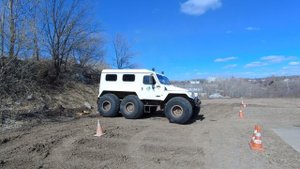 Сдача экзамена на снегоболотоходе Трэкол