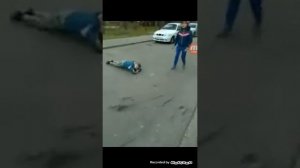 Жесть! Мальчика переехала машина! Пацаны судят! Смотреть всем!