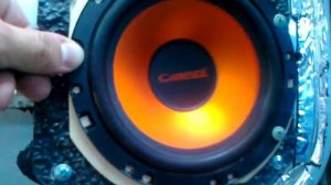 Акустика на 16" в передних дверях Приоры