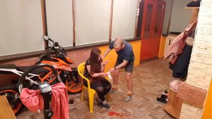 МЕНЯ ВЫРВАЛО КРОВЬЮ ПРАНК *милая реакция парня*