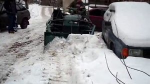 тает тает на дороге грязный снег