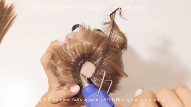 Как сделать волосы кукле мальчику. Прическа для мальчика. Как крепить трессы кукле.