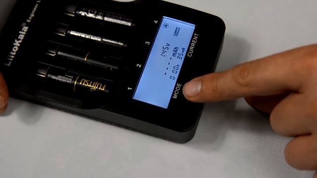 Универсальная смарт зарядка LiitoKala Lii-500 смотреть онлайн