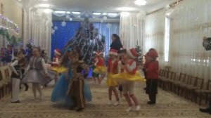 Музыкально-ритмическая игра "Ищи-ищи" на новогоднем утреннике